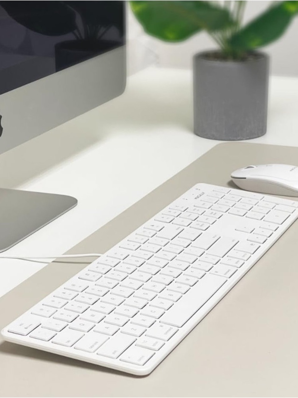 Macally Slim USB Wired full size Keyboard for Mac computer  - White Home Office